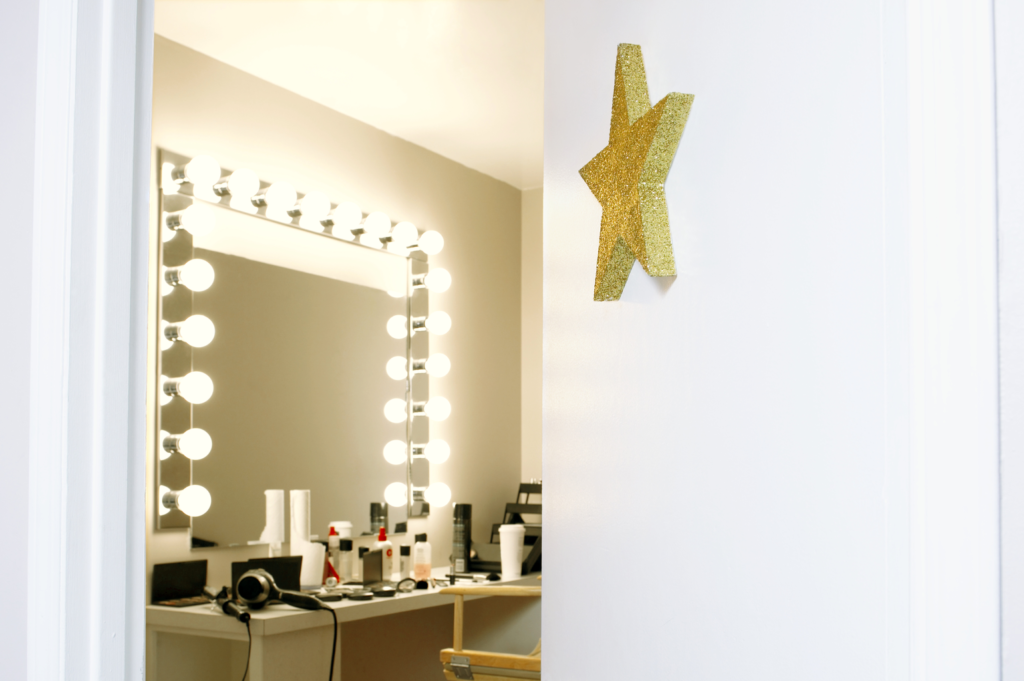 Żarówka PARATHOM CLASSIC A50 Mirror 6.5W 827 2700K E27 - obrazek 4